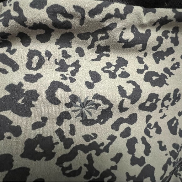 Athleta Elation Leopard Ultra High Rise Legging in Arbor Olive Size Small - Picture 4 of 5